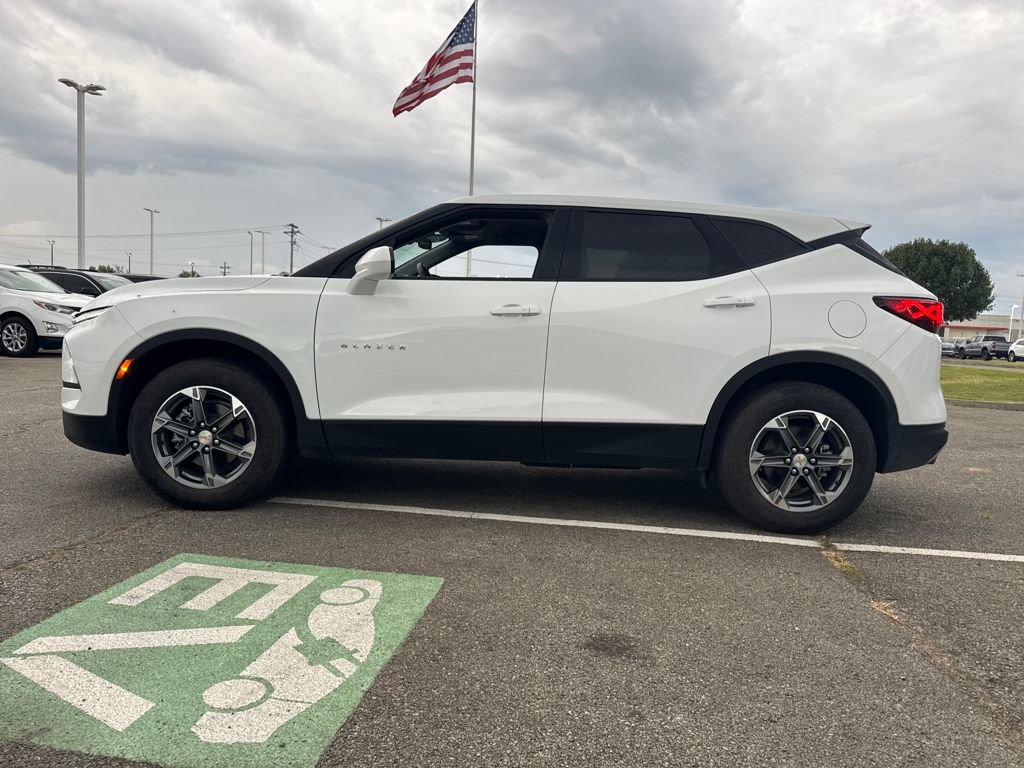 2025 Chevrolet Blazer 2LT photo 2