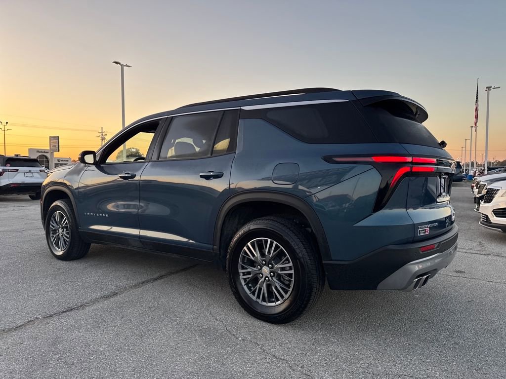 2025 Chevrolet Traverse 1LT photo 3