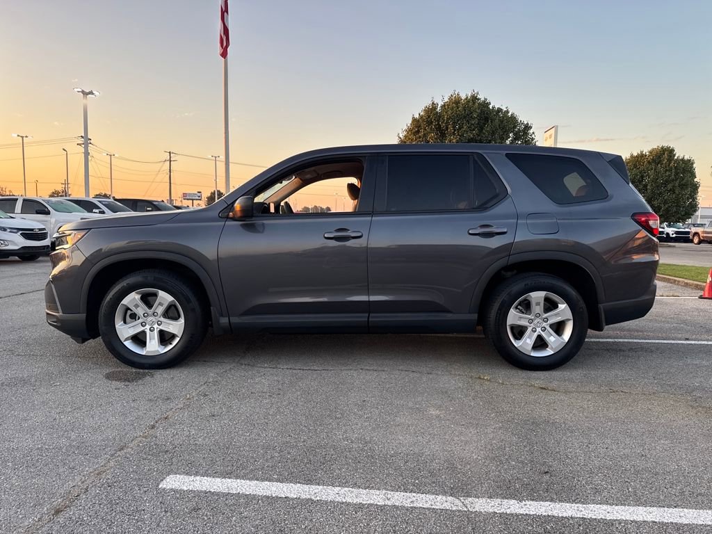 2023 Honda Pilot LX photo 2
