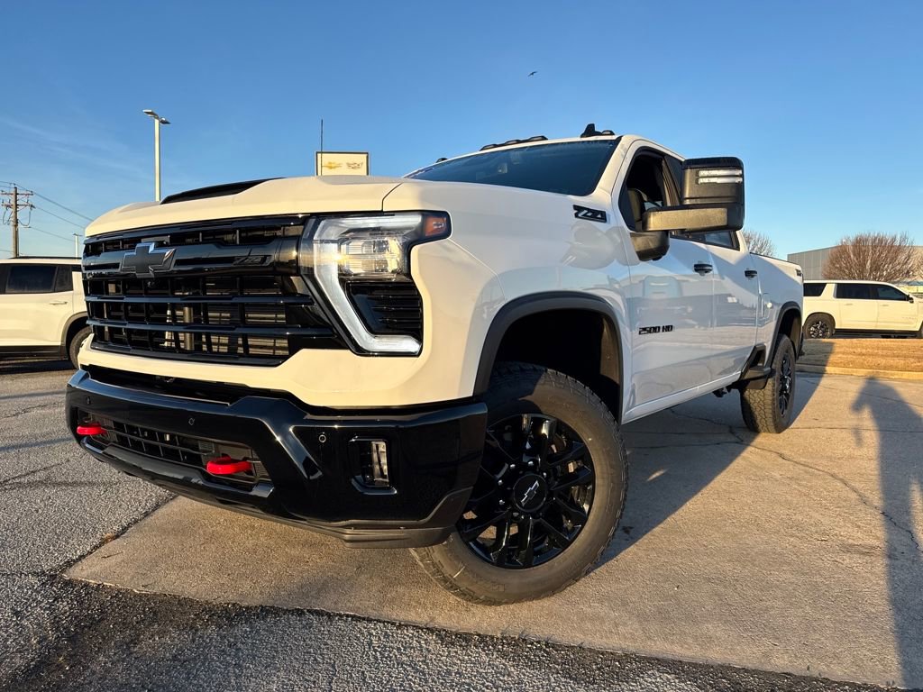 2026 Chevrolet Silverado HD LT's photo