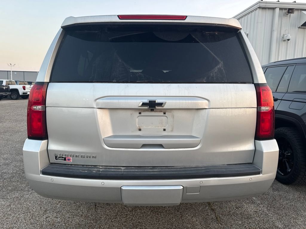 2020 Chevrolet Suburban LT photo 4