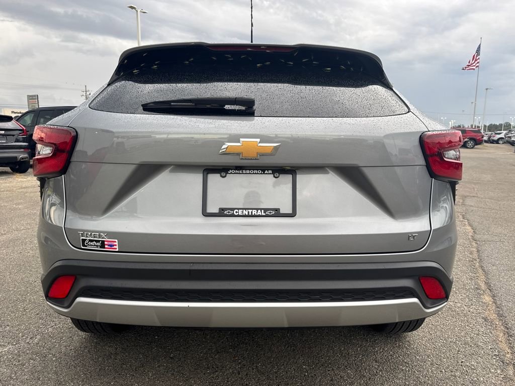 2025 Chevrolet Trax LT photo 4