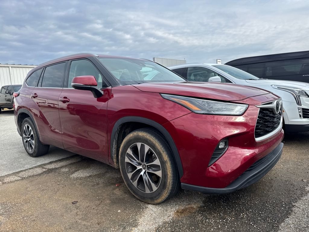 2022 Toyota Highlander XLE photo 2