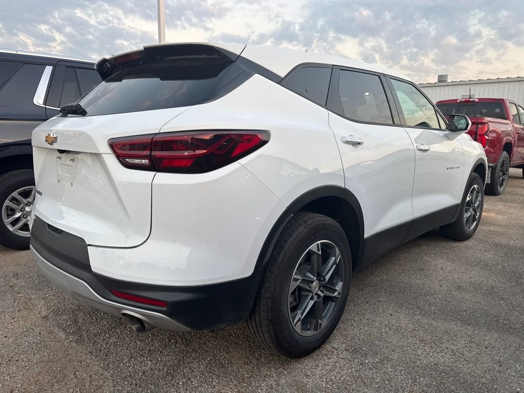 2025 Chevrolet Blazer 2LT photo 3