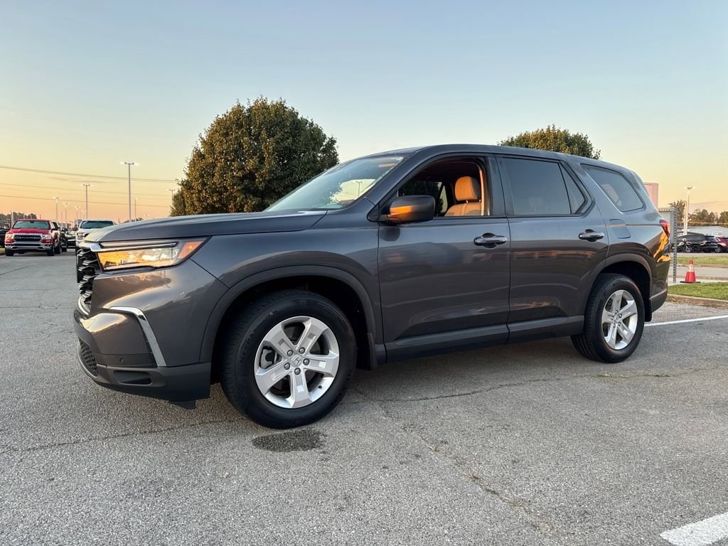 2023 Honda Pilot LX's photo