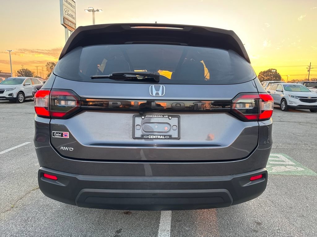 2023 Honda Pilot LX photo 4