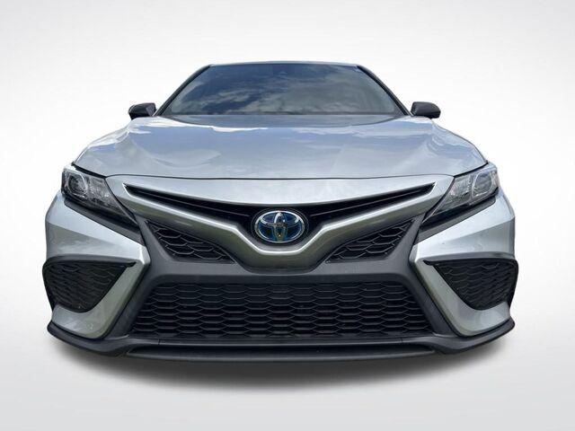 2022 Toyota Camry Hybrid SE photo 2