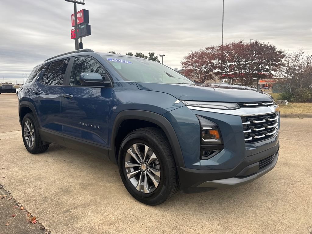 2025 Chevrolet Equinox LT photo 4