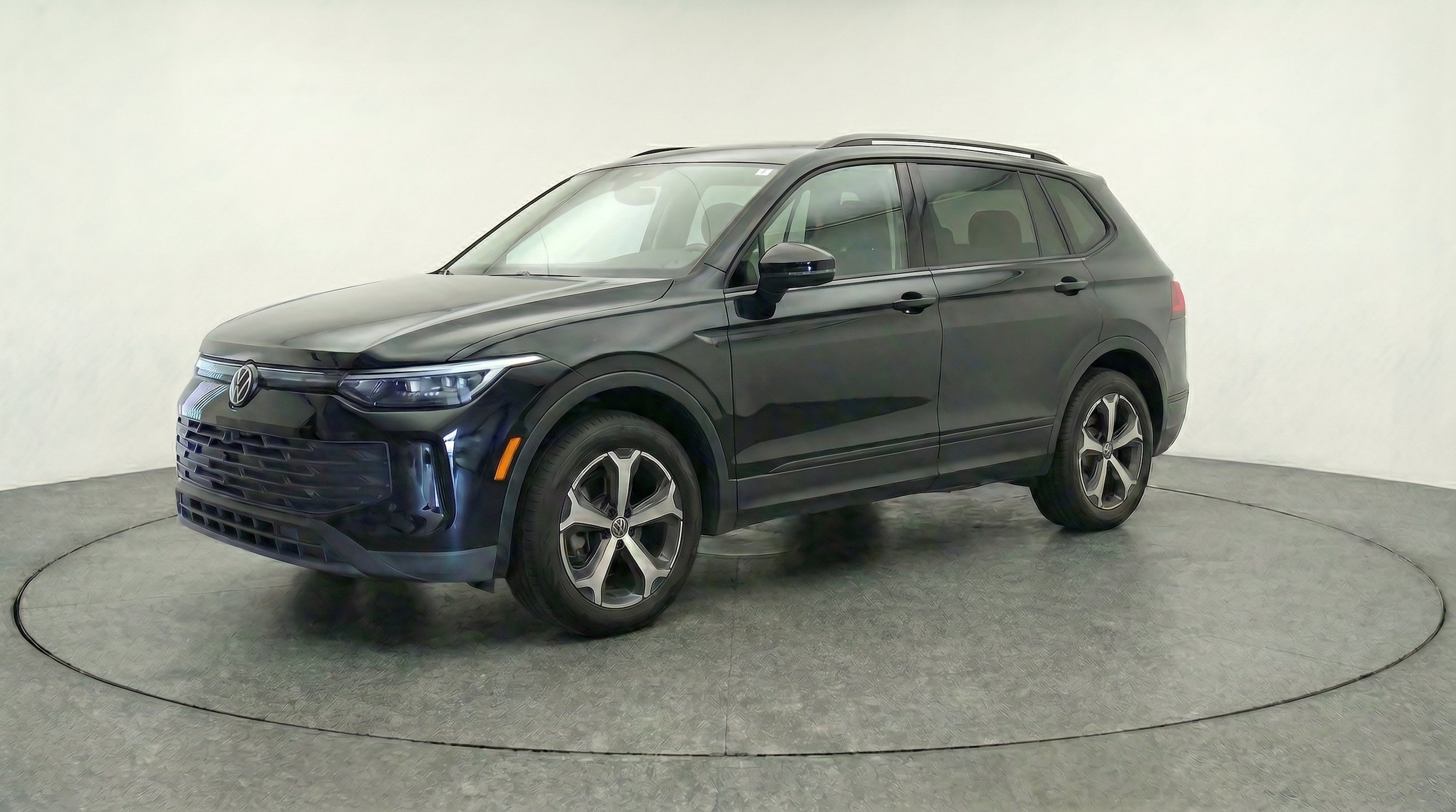 Thumbnail: 2026 Volkswagen Tiguan - 3