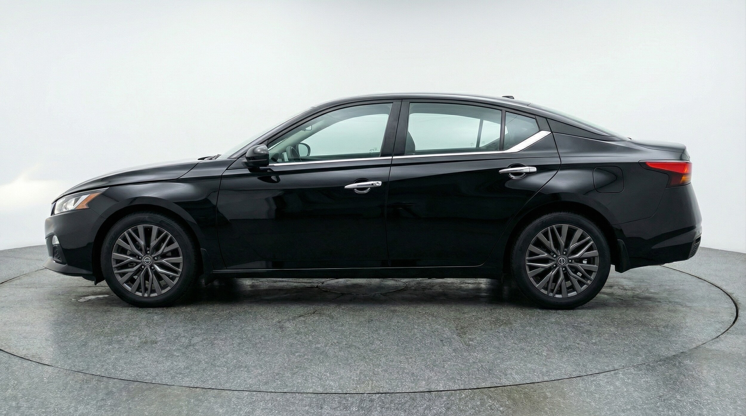 Thumbnail: 2025 Nissan Altima - 4