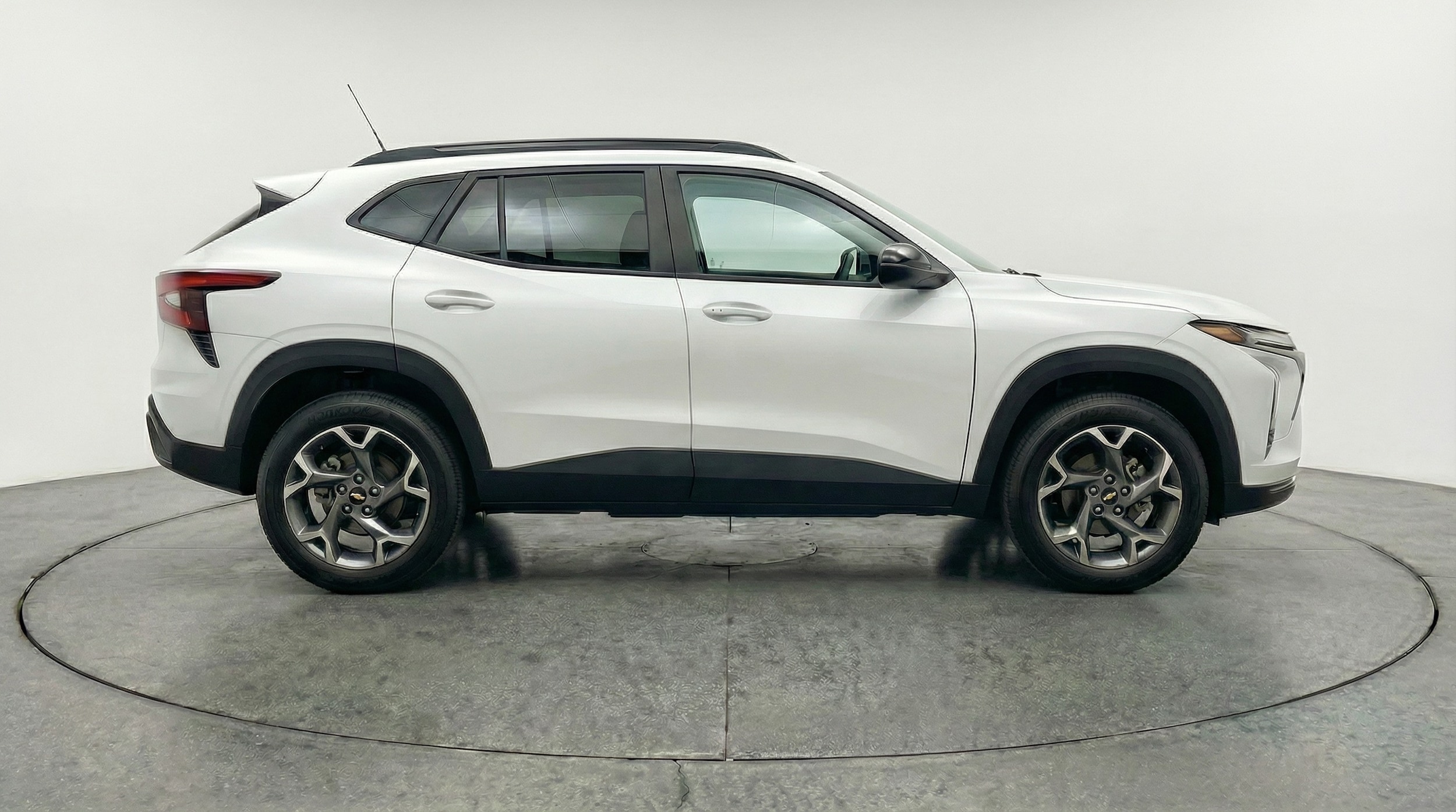 Thumbnail: 2025 Chevrolet Trax - 8