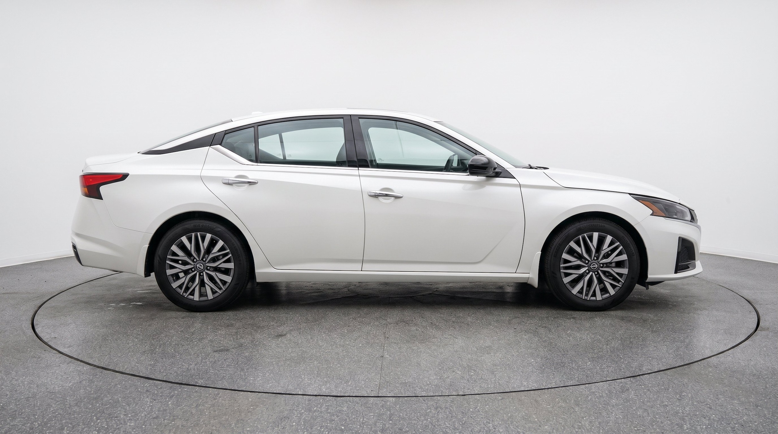 Thumbnail: 2025 Nissan Altima - 10
