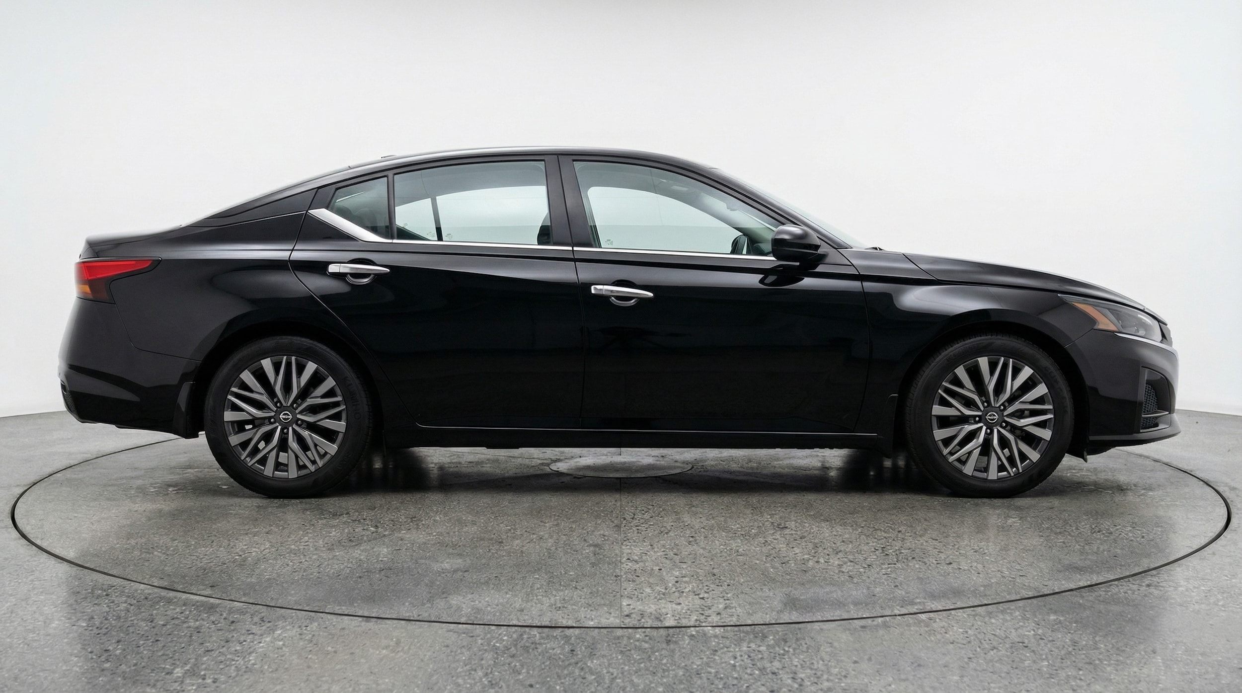 Thumbnail: 2025 Nissan Altima - 8