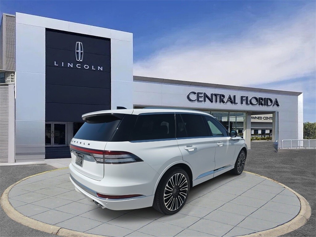 2025 Lincoln Aviator Black Label photo 3
