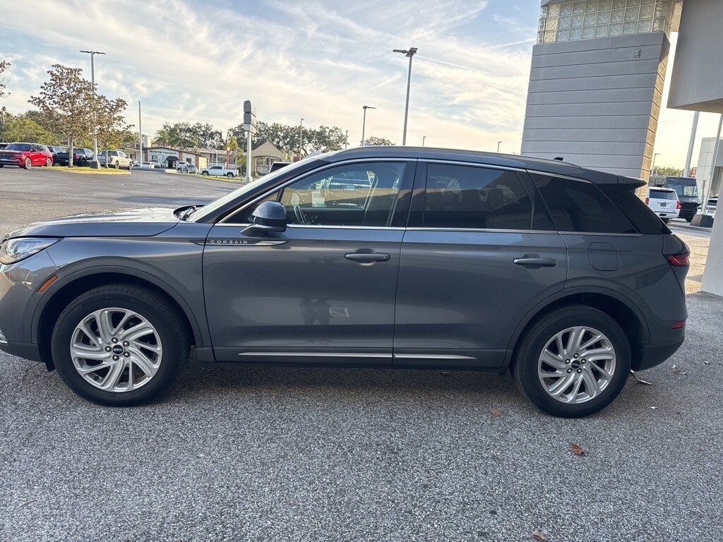 2021 Lincoln Corsair Standard photo 3