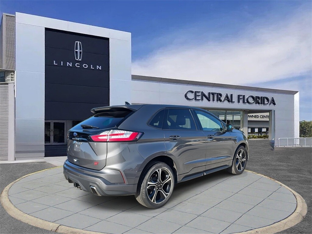 2023 Ford Edge ST photo 2