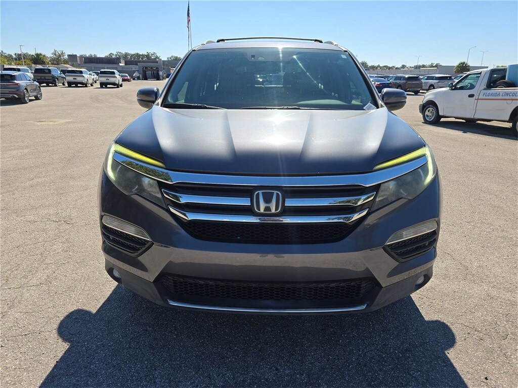 2016 Honda Pilot Elite photo 2