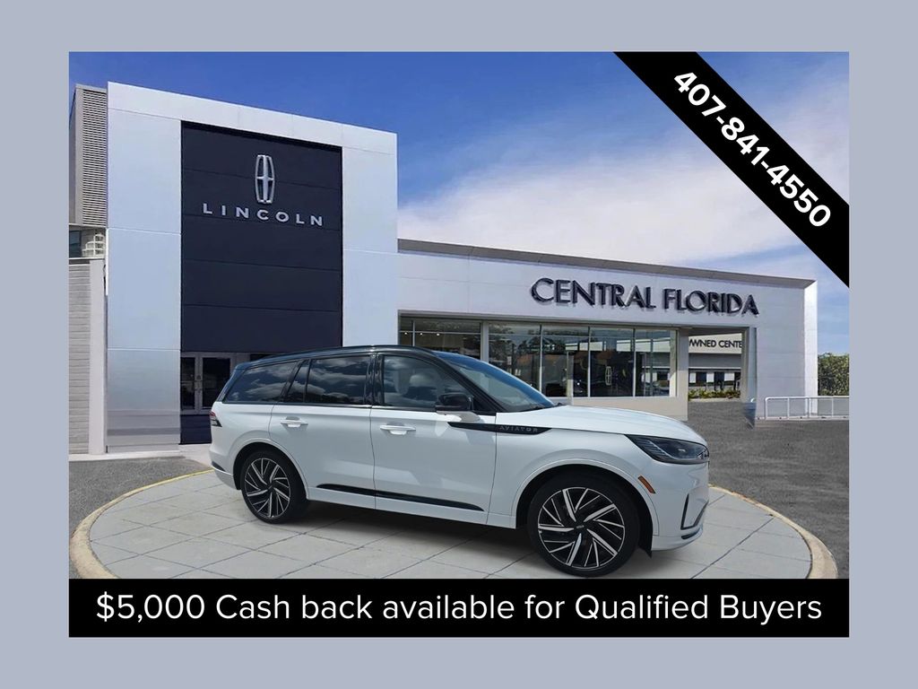 2025 Lincoln Aviator Black Label's photo