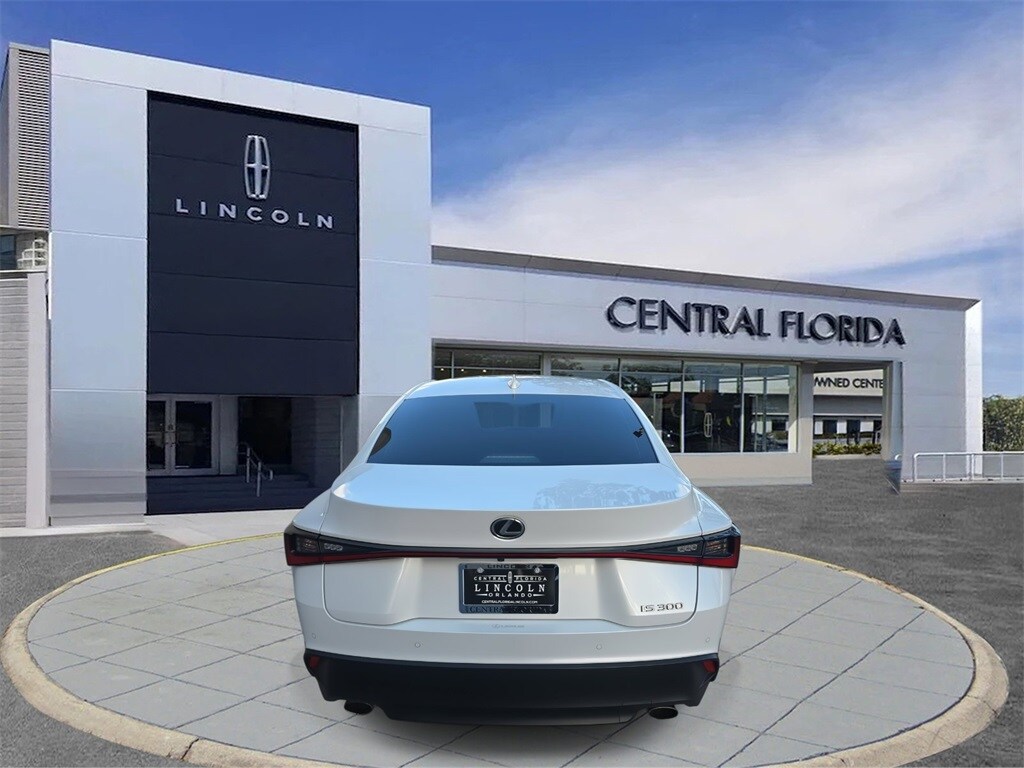 2024 Lexus IS 300 photo 4