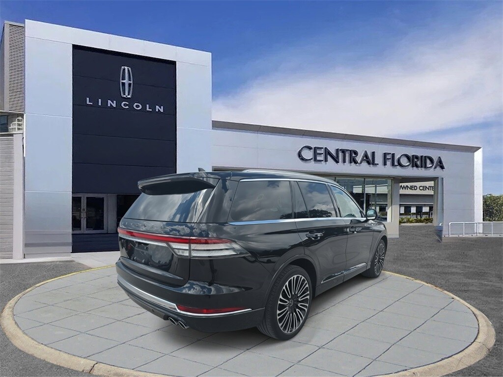 2023 Lincoln Aviator Black Label photo 2