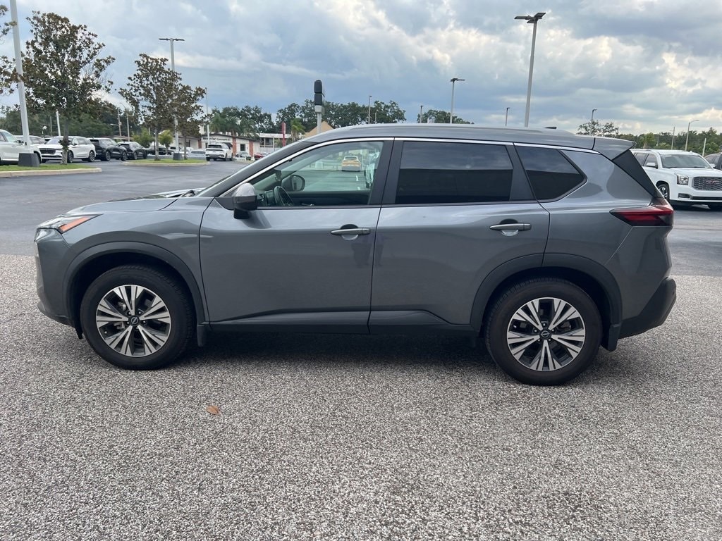 2022 Nissan Rogue SV photo 4