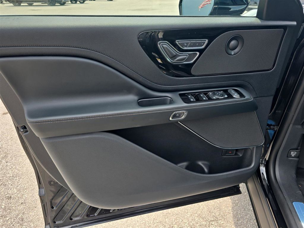 2025 Lincoln Aviator Premiere - Photo 16