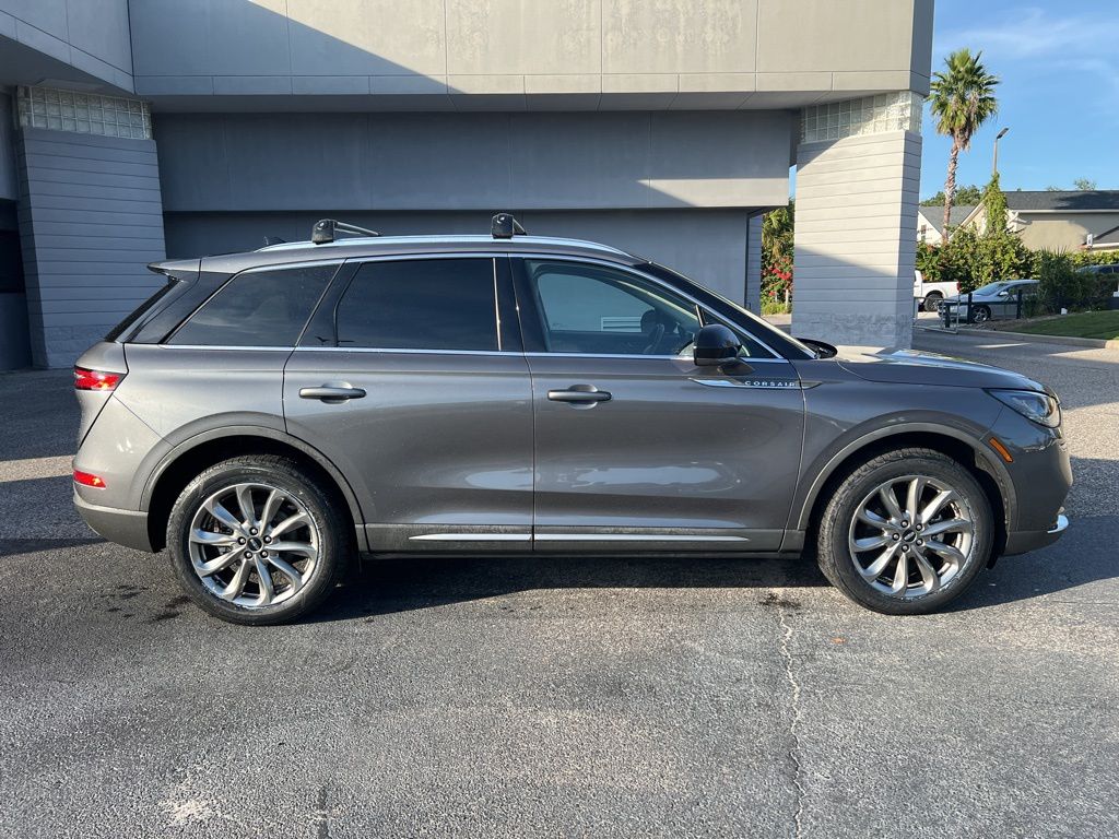 2021 Lincoln Corsair Standard photo 2