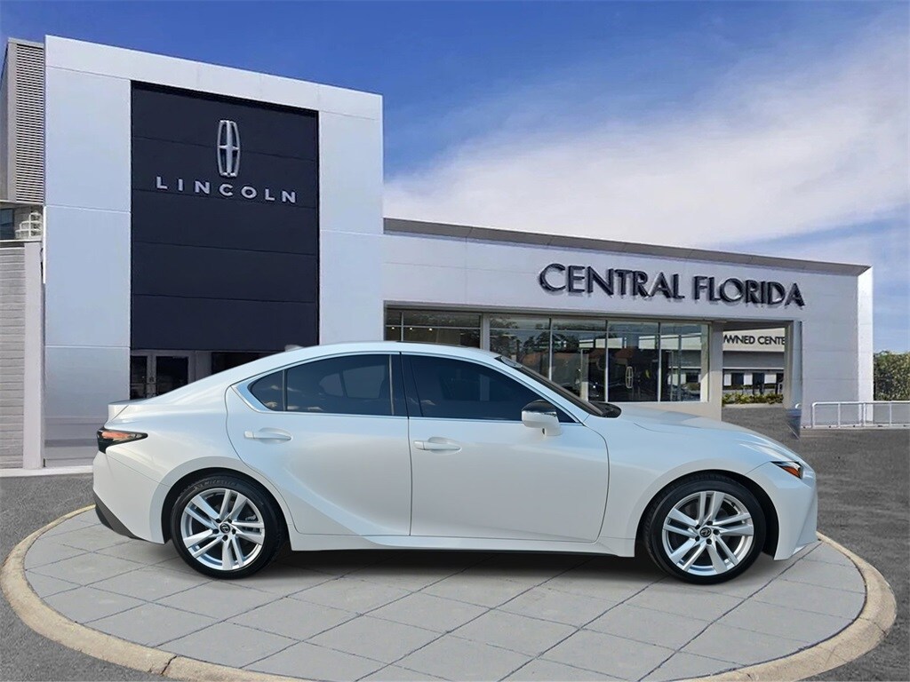 2024 Lexus IS 300 photo 2