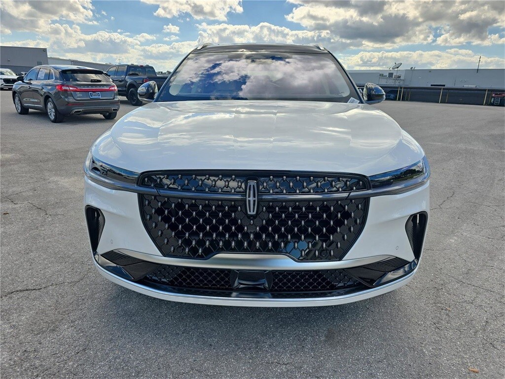 2026 Lincoln Nautilus Black Label photo 2