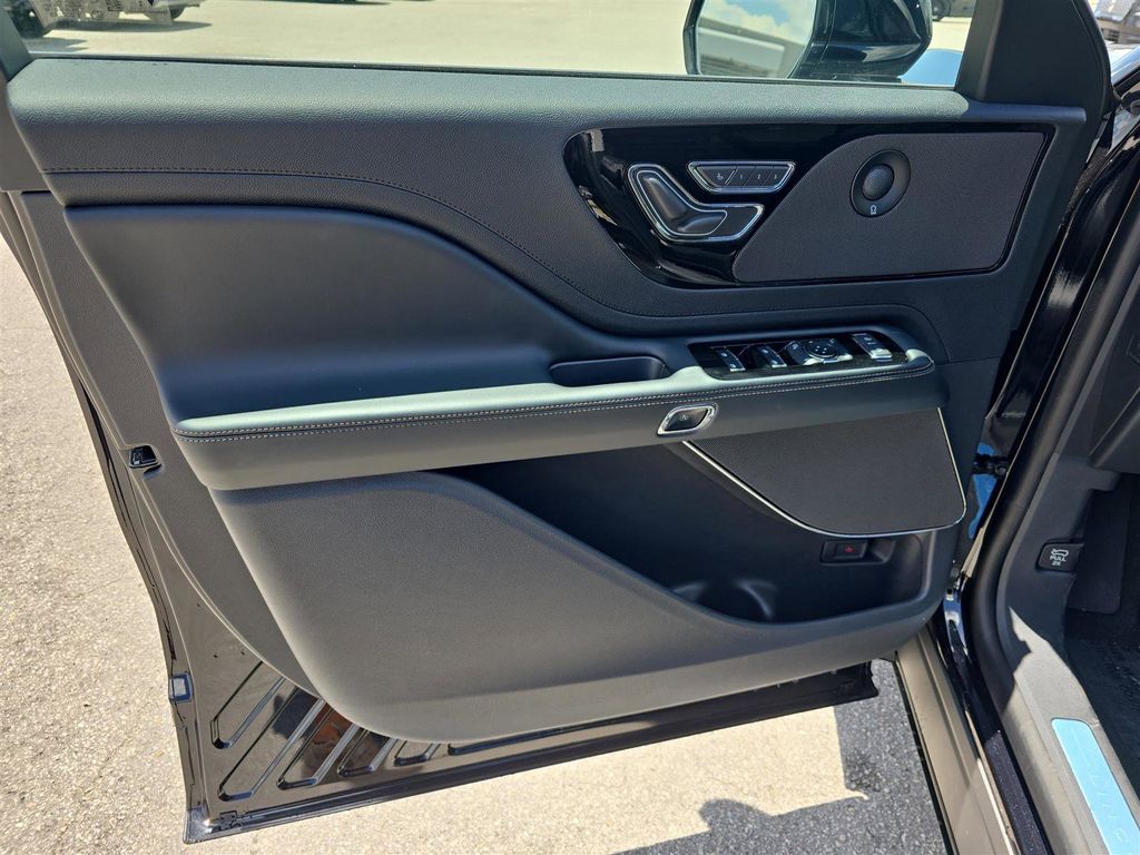 2025 Lincoln Aviator Premiere - Photo 17
