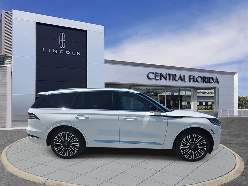 2025 Lincoln Aviator Black Label photo 2
