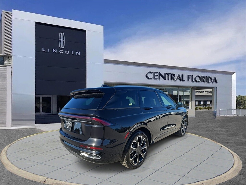 2025 Lincoln Nautilus Reserve photo 3