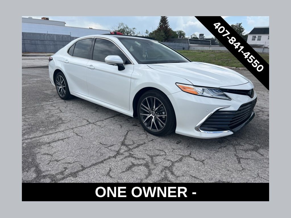 2023 Toyota Camry XLE V6's photo