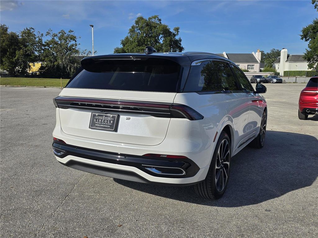 2026 Lincoln Nautilus Black Label photo 3