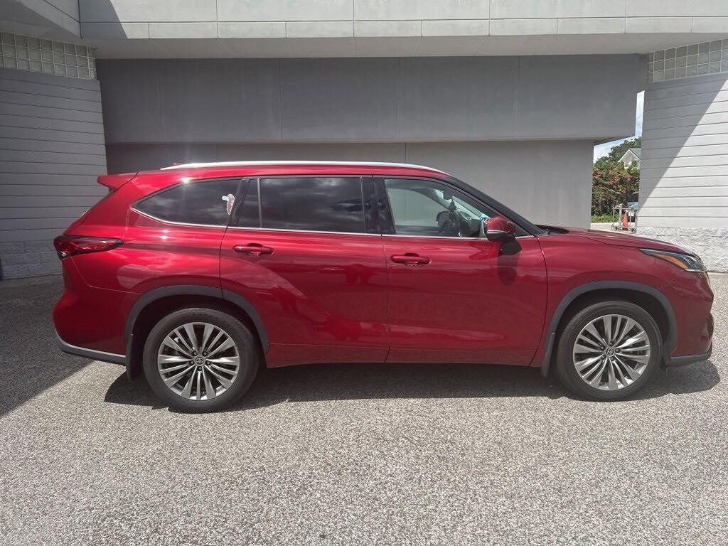 2021 Toyota Highlander Platinum photo 2