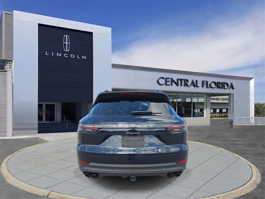 2023 Porsche Cayenne Platinum Edition photo 2