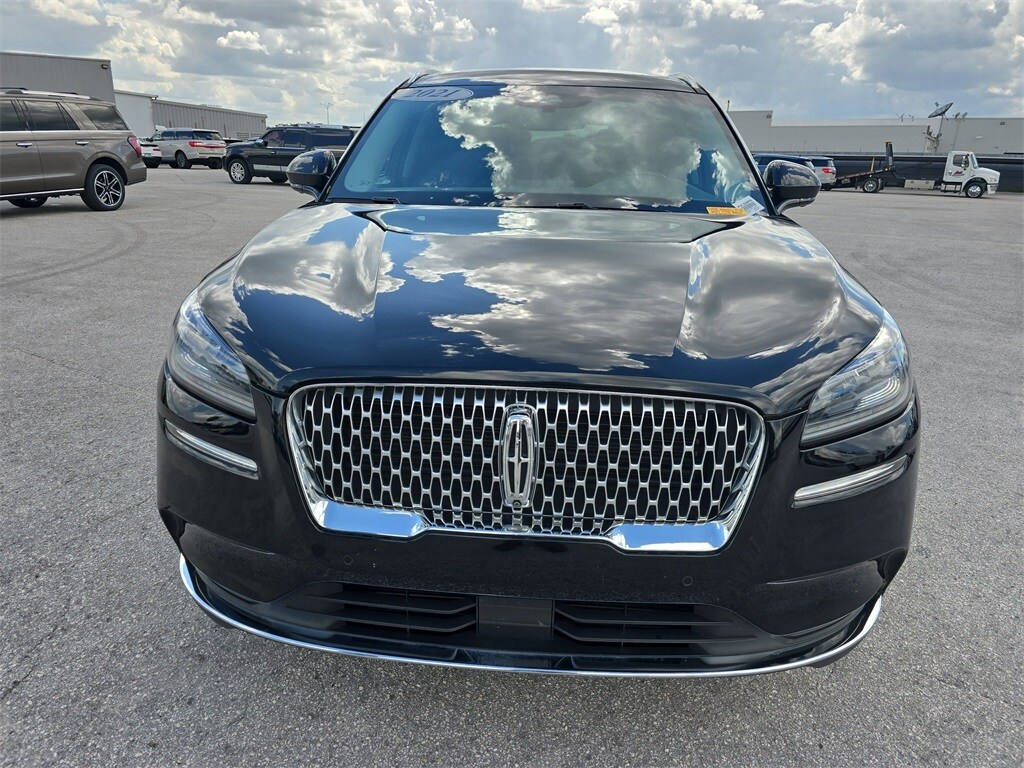 2021 Lincoln Corsair Standard photo 2