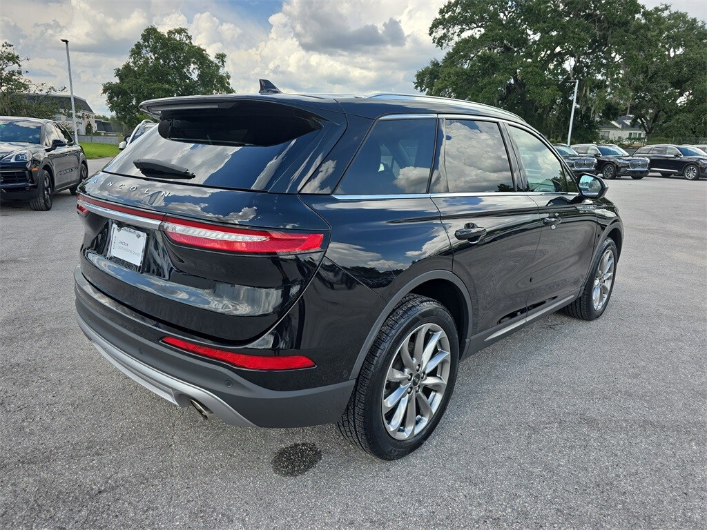 2021 Lincoln Corsair Standard photo 3