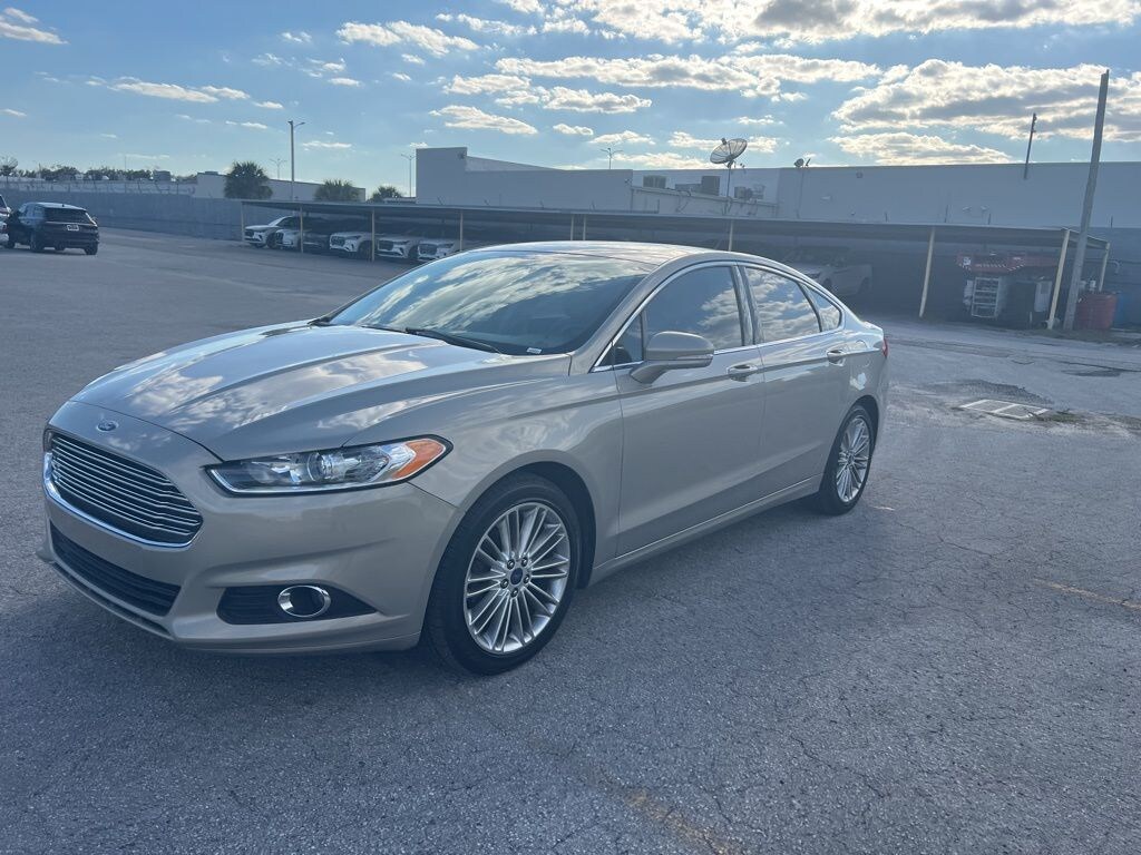 Used 2016 Ford Fusion SE Sedan