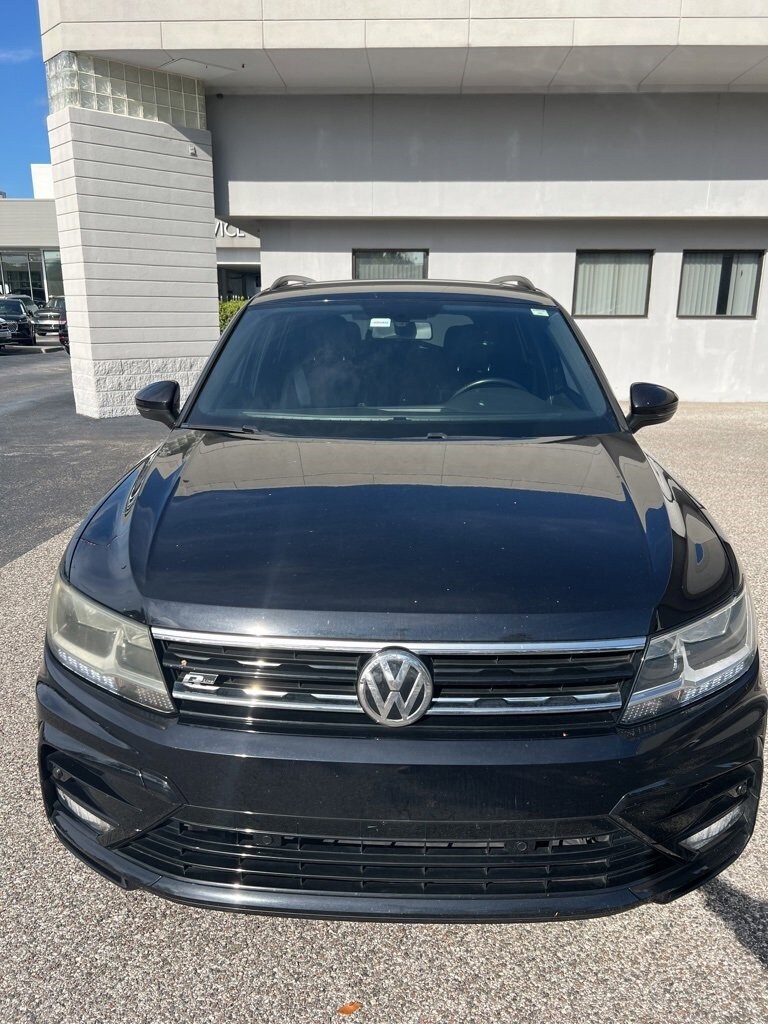 2019 Volkswagen Tiguan SEL R-Line photo 2