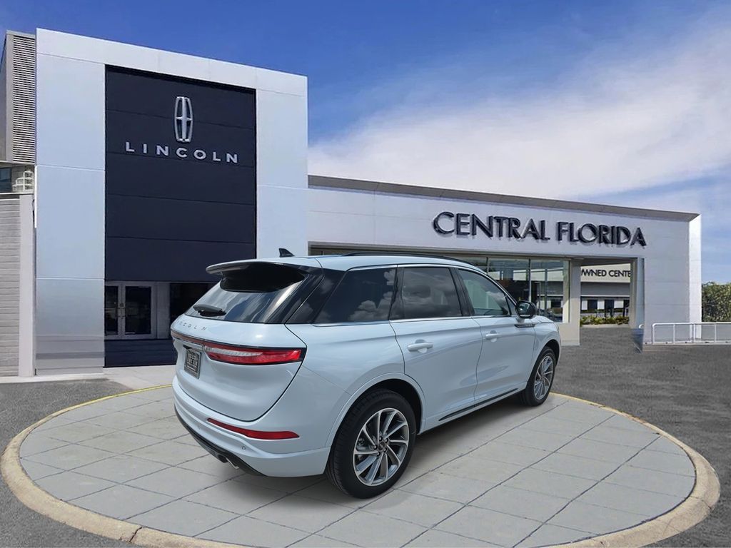 2025 Lincoln Corsair Grand Touring photo 3