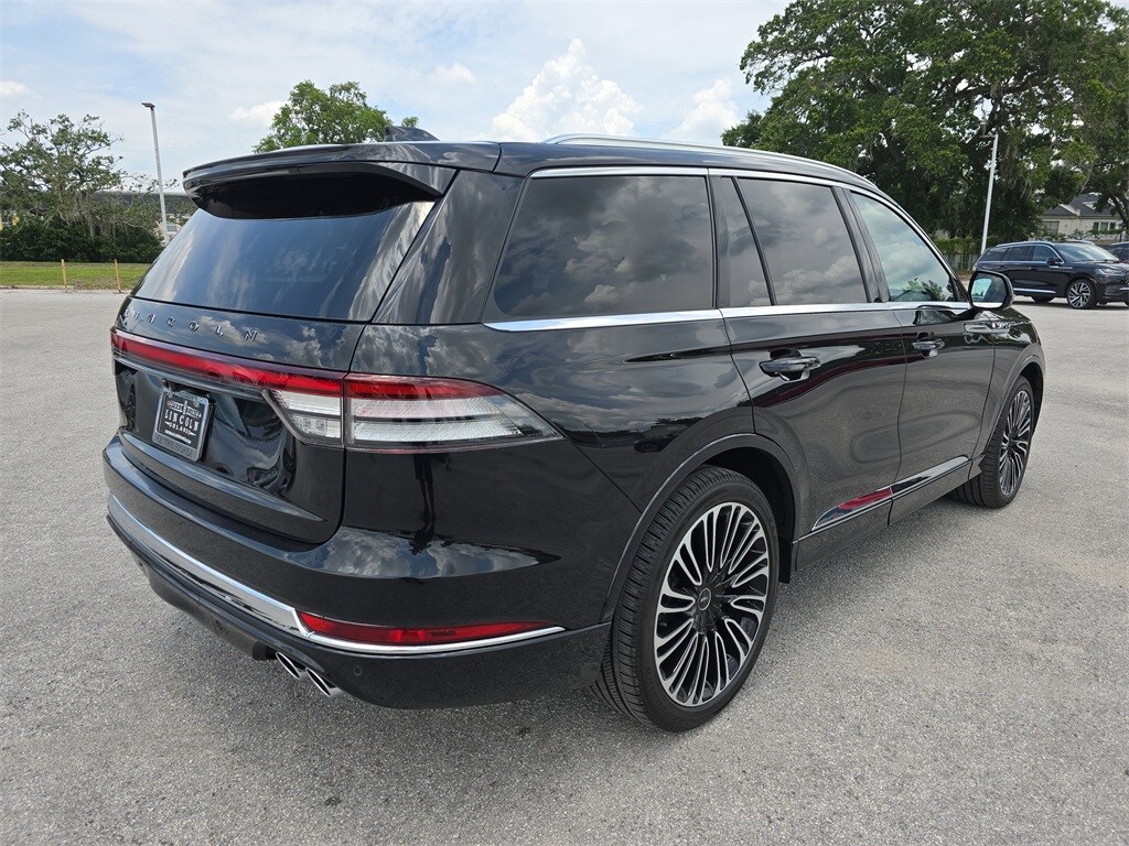 2025 Lincoln Aviator Black Label photo 3