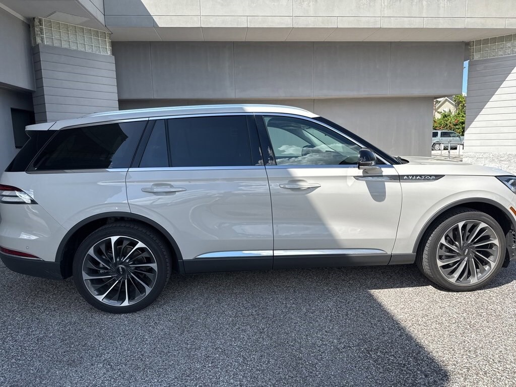 2023 Lincoln Aviator Reserve photo 3