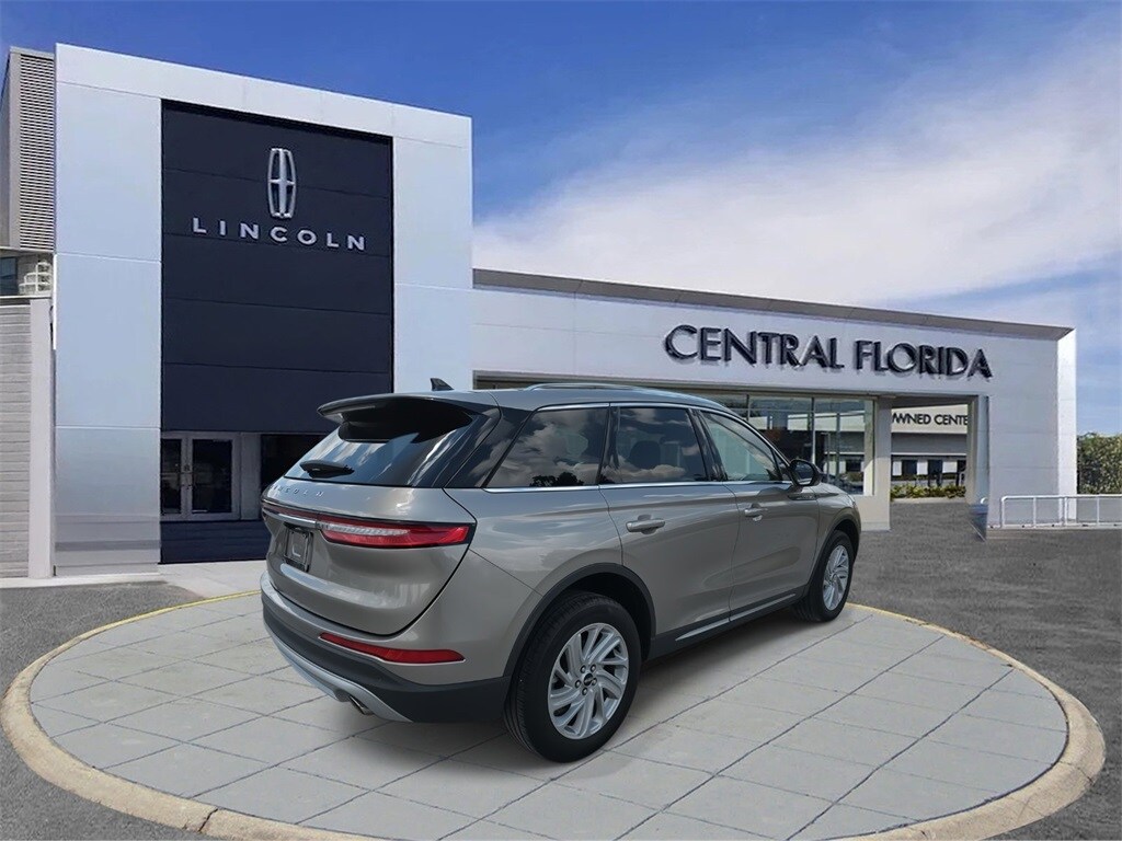 2021 Lincoln Corsair Standard photo 3