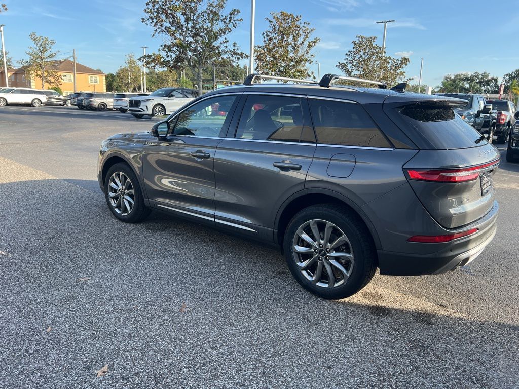 2021 Lincoln Corsair Standard photo 4