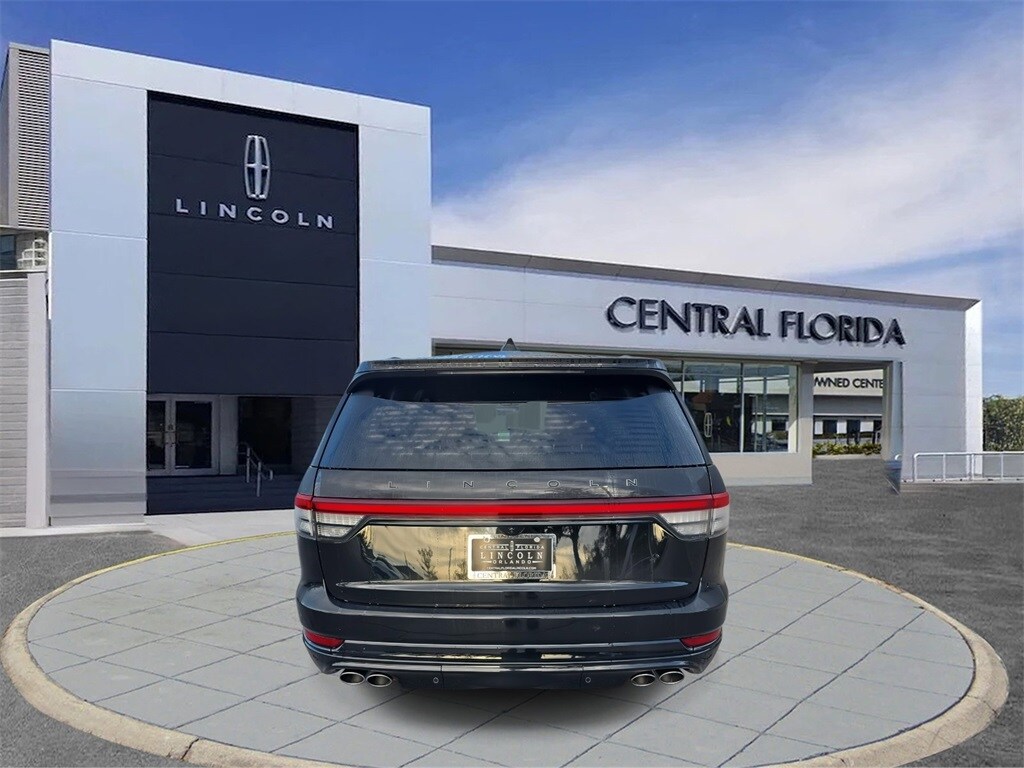 2025 Lincoln Aviator Black Label photo 2