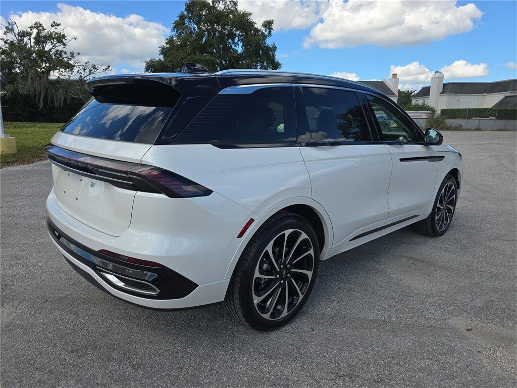 2026 Lincoln Nautilus Black Label photo 3