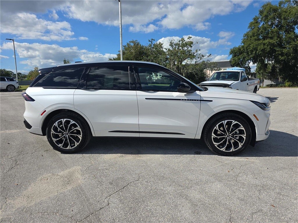 2026 Lincoln Nautilus Reserve photo 3