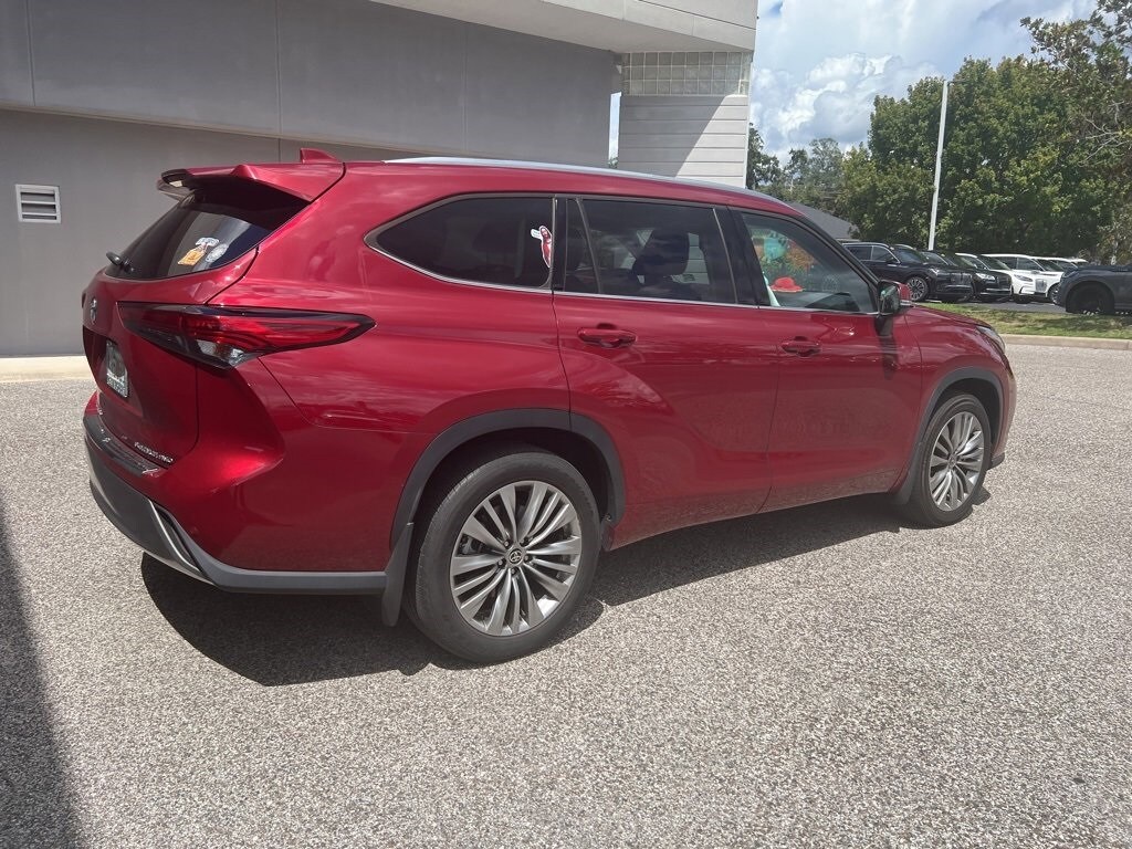 2021 Toyota Highlander Platinum photo 3