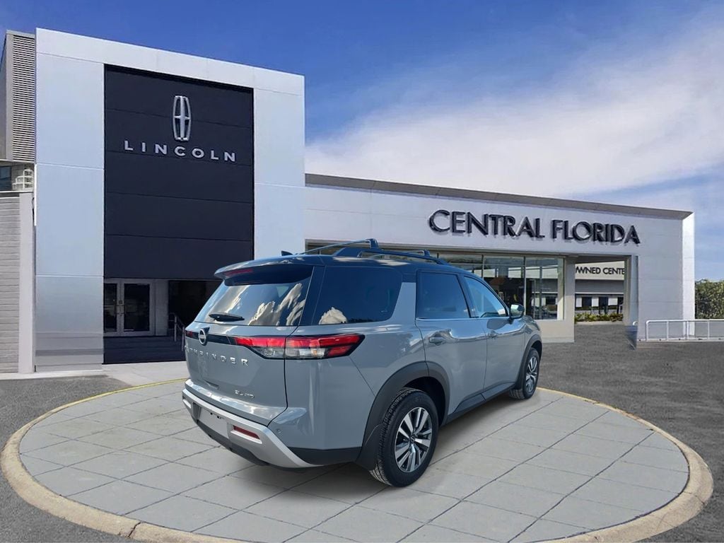 Used 2024 Nissan Pathfinder SL SUV